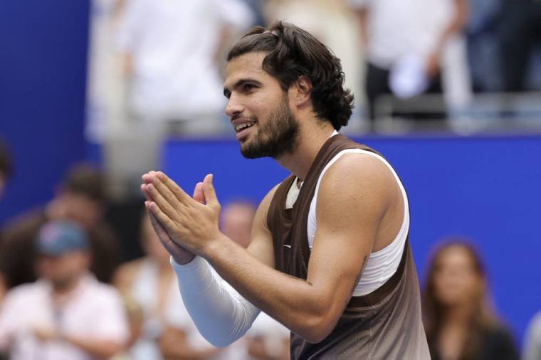 Alcaraz and Sabalenka cruise as Williams sisters fall