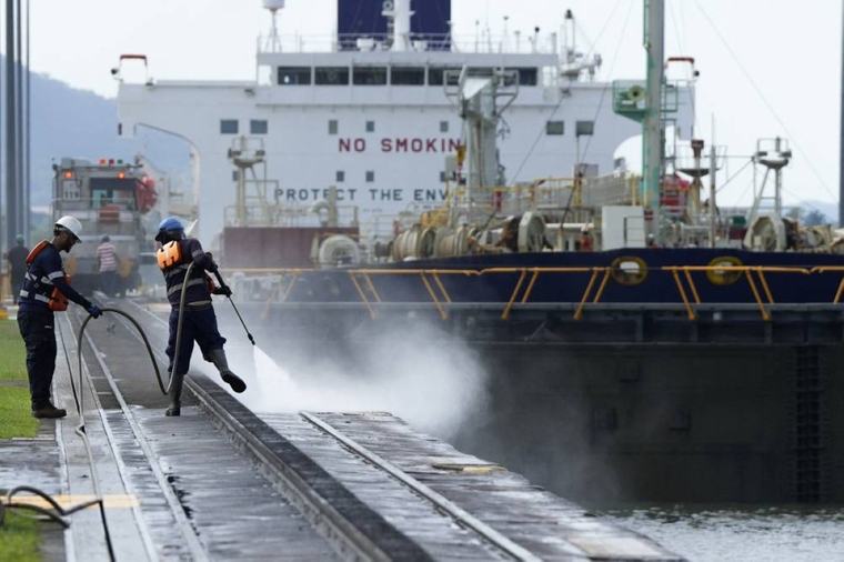 Panama Canal cuts daily crossings as El Nino drought bites